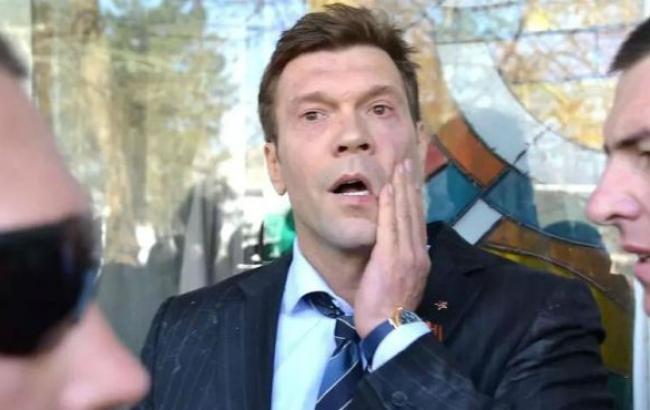 В Миколаєві активісти закидали яйцями і побили нардепа Царьова