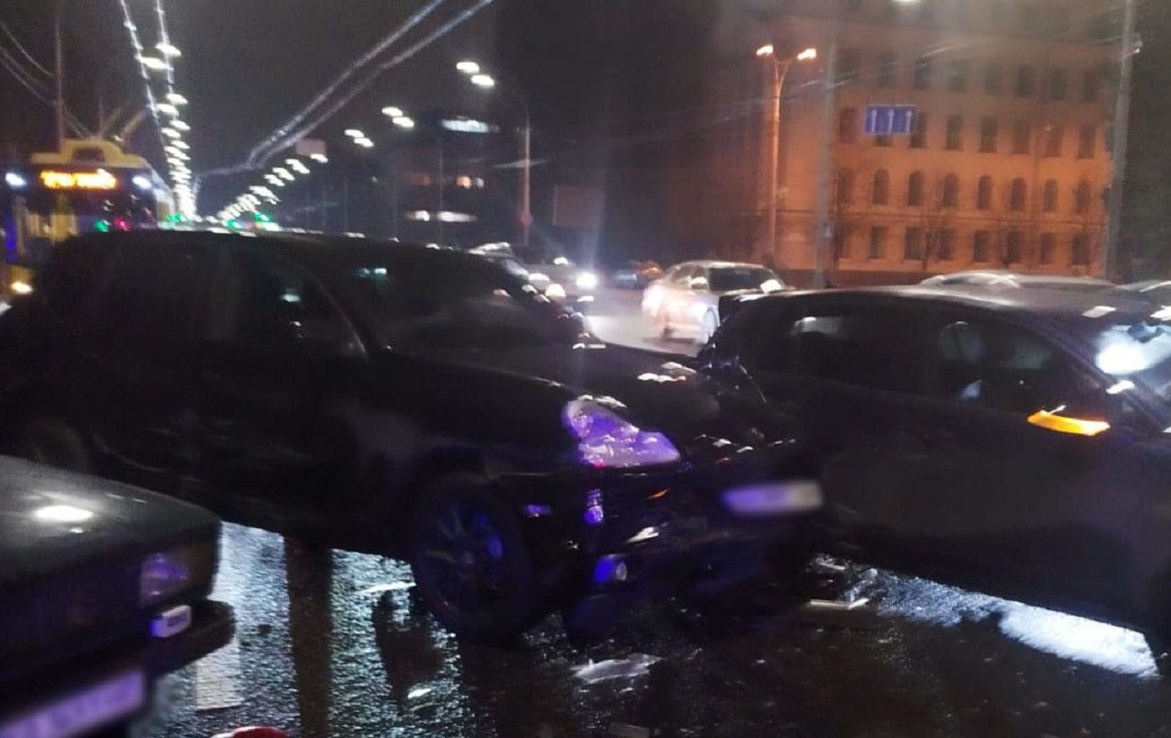 Влаштував ДТП і відкрив стрілянину: у Києві затримали водія Porsche