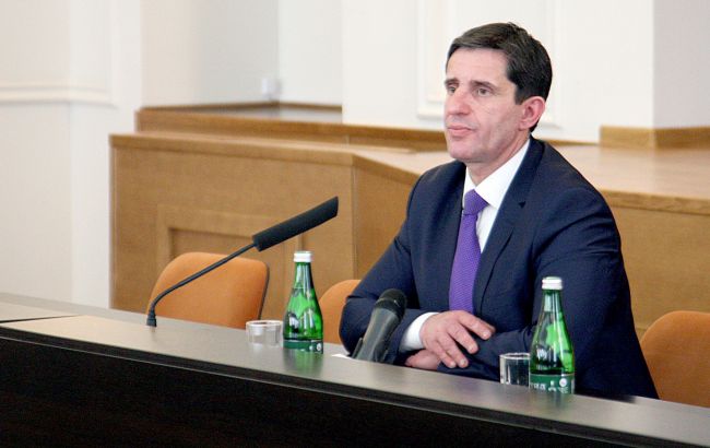 Шкиряк пожаловался на нехватку денег в Непале