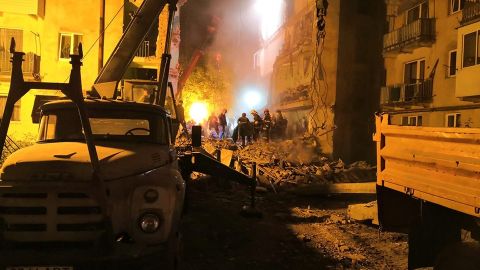 У Дрогобичі під завалами під'їзду знайшли тіло третього загиблого