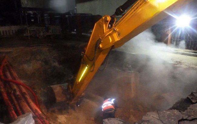 Падение 16-летней девушки в яму с кипятком: задержан чиновник "Киевтеплоэнерго"