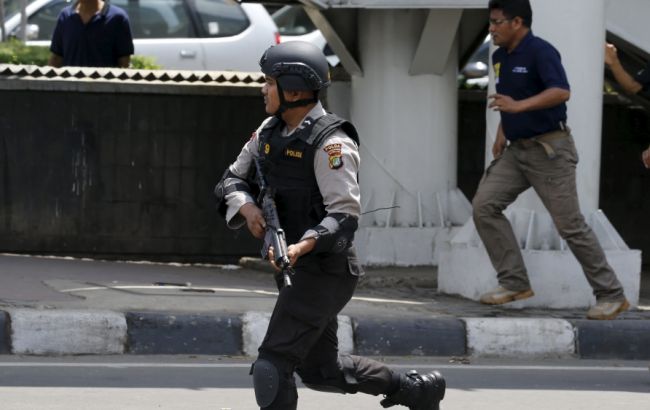 Число жертв взрывов в Индонезии возросло до 17