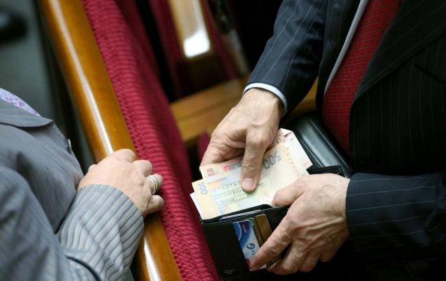 Волонтеры попросили нардепов-миллионеров поделиться деньгами с армией