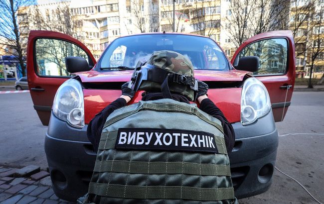 В Киеве перекрыли одну из улиц: возможно минирование автомобиля