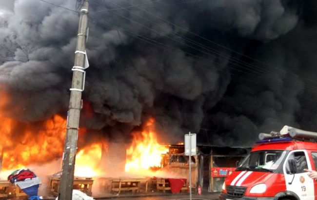 Пожежа біля метро "Лісова" у Києві: виявлено тіло загиблого
