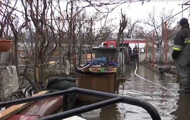 Улицы Днепра затопило из-за потепления (видео)
