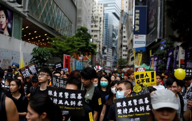 На протестах в Гонконге пострадали 19 человек