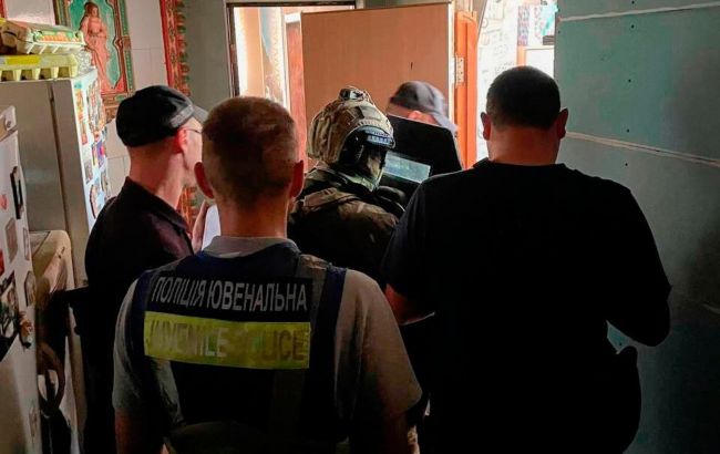 Нападали и калечили женщин в Киеве: полиция задержала двух несовершеннолетних