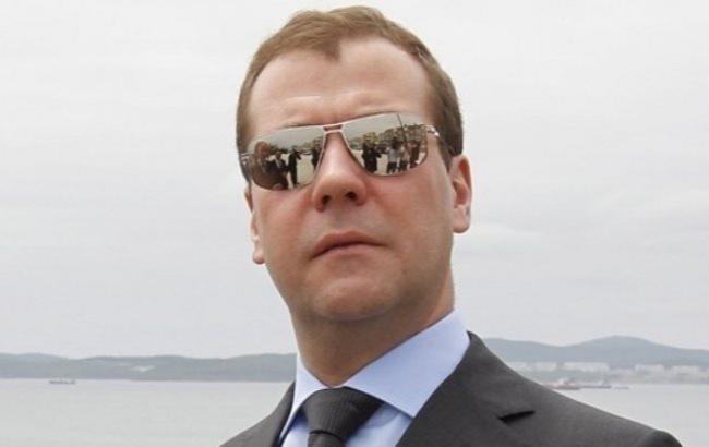 "Просто денег нет": в сети появился клип на "суперхит" Медведева