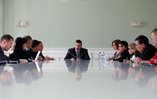 Кличко предлагает отдать кинотеатр "Жовтень" в аренду трудовому коллективу до апреля 2020 г