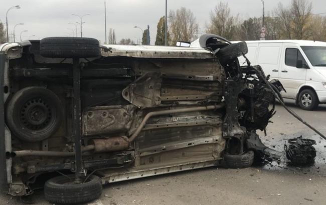 В Киеве автомобиль врезался в полицейский пост