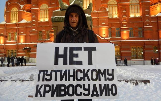 Оппозиционер из РФ Владимир Ионов получил паспорт беженца в Украине