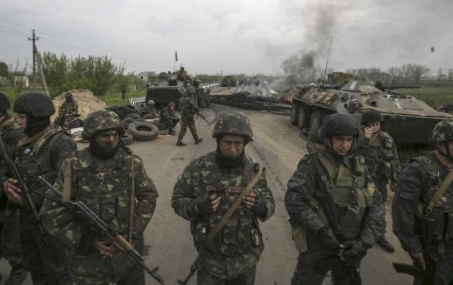 Боевики за ночь 25 раз обстреляли силы АТО, ранены 2 украинских военных – штаб