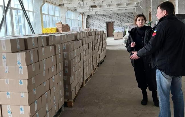 Вынужденным переселенцам в Черкасской области передали гуманитарную помощь, - Порошенко