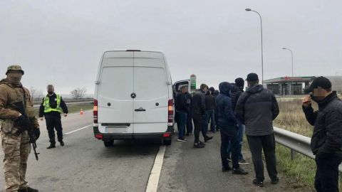 На під'їздах до Харкова затримали автобуси з"тітушками". Готували заворушення