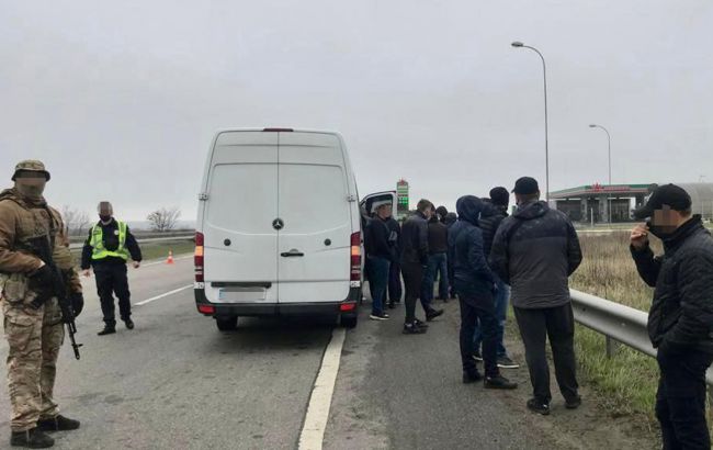 На подъездах в Харьков задержали автобусы с "титушками". Готовили беспорядки
