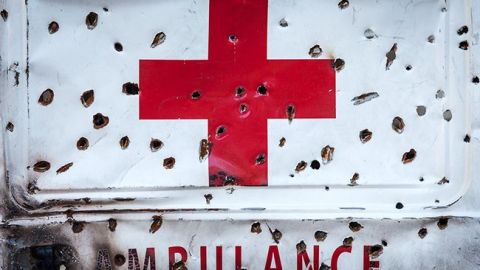 На Донбасі загинув ще один поранений під час обстрілу санітарного авто