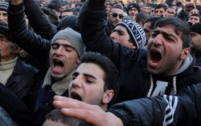 Во время столкновений в Армении пострадали 12 человек