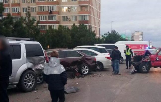 В Черноморске подросток протаранил шесть припаркованных автомобилей