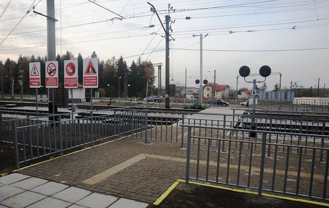 У Криму зупинили поїзди після вибуху на складі боєприпасів