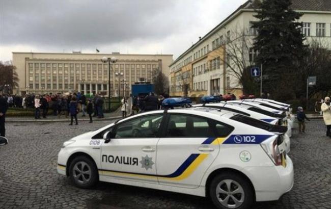 В Ужгороде пьяный сотрудник прокуратуры устроил "гонки" с патрульными