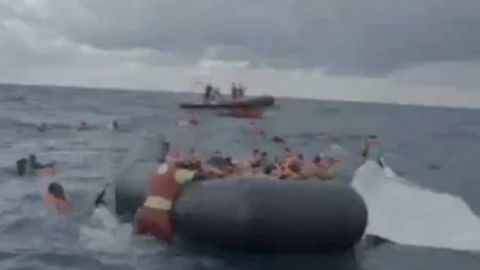 В Нигерии перевернулось судно со 160 пассажирами, десятки из них пропали без вести