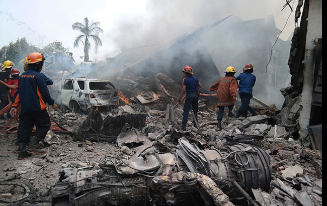 Авиакатастрофа в Индонезии: у самолета мог отказать двигатель