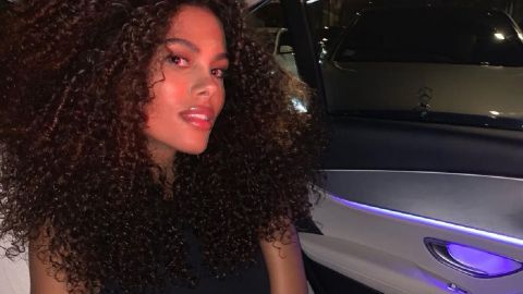 Нечего скрывать: Тина Кунаки поделилась откровенным фото в полупрозрачном топе