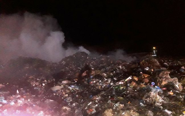 В Прилуках горит свалка
