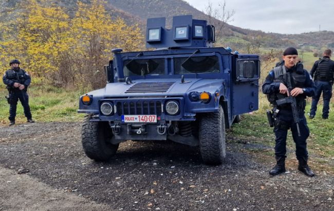 На півночі Косова пролунали вибухи та стрілянина