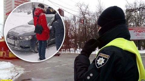 В Киеве девушка на авто влетела в людную остановку: фото с места ЧП