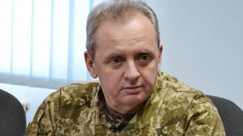 Зеленский уволил Муженко с военной службы