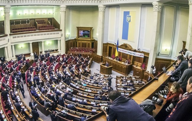 Рада сегодня заслушает представителей Кабмина