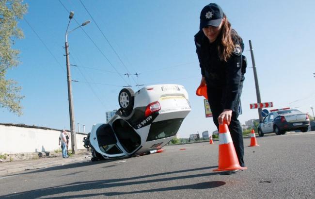 У Харківській області автомобіль в'їхав у електроопору, є загиблий