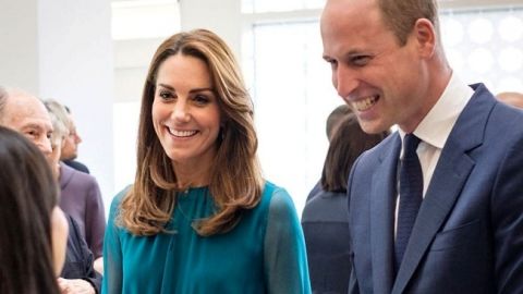 Казково красива: Кейт Міддлтон в небесно-блакитному вбранні блищить в Пакистані