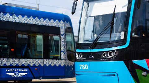 У Києві зупинили швидкісний трамвай на Борщагівку: схеми автобусних маршрутів