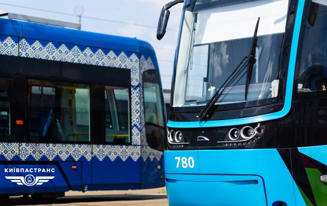 В Киеве остановили скоростной трамвай на Борщаговку: схемы автобусных маршрутов