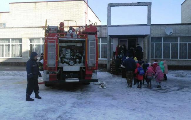 В Черкасской области из-за пожара в школе эвакуировали 400 детей