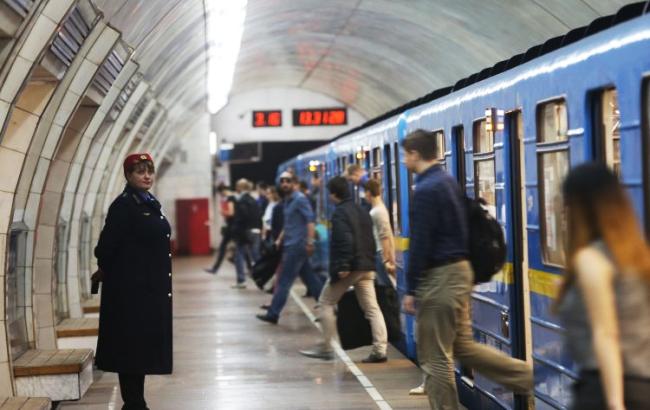 Стало відомо про стан пасажира київського метро, який впав під поїзд
