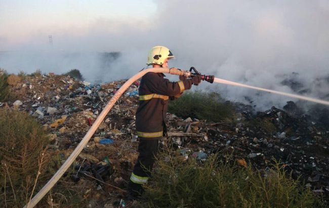 У Миколаївській області горить несанкціоноване сміттєзвалище