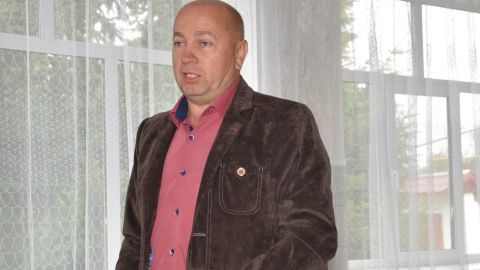 Под Полтавой мэр оскандалился из-за флага с серпом и молотом: начато расследование (фото)