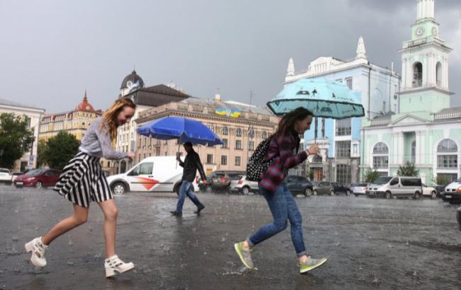 Погода на сьогодні: в Україні місцями дощі, температура до +33