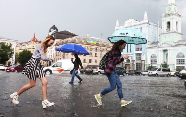 Грозы и резкое похолодание: украинцев предупредили об опасной погоде