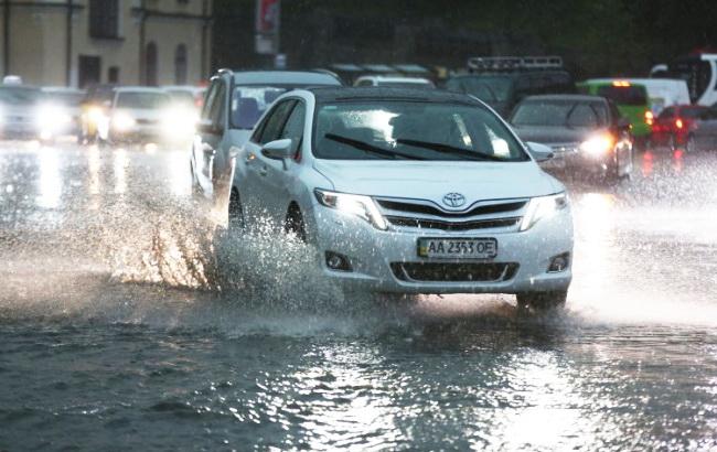 Синоптики попереджають про сильні дощі на заході України