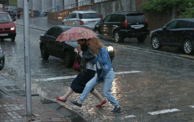 Сьогодні в Києві очікуються грози та шквали вітру