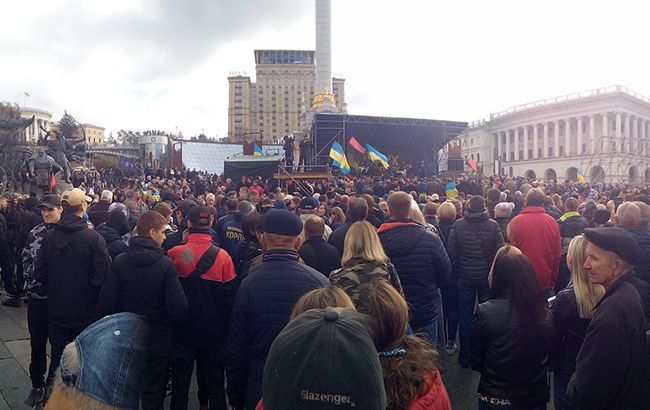 Порошенко прийшов на віче проти капітуляції