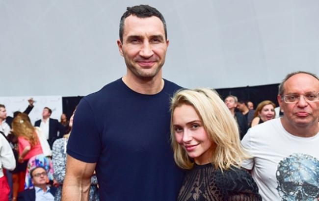 Кличко с возлюбленной впервые за долгое время вышли "в люди"