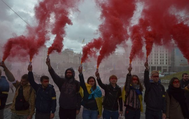 Участники акции на Майдане с требованиями пришли к Офису президента