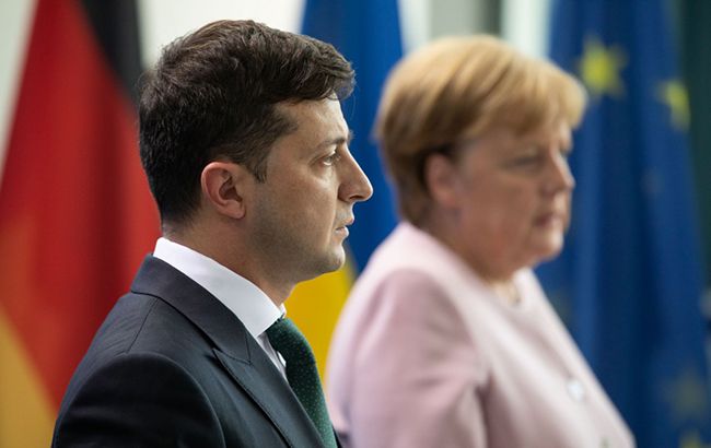 Зеленский оконфузился на встрече с Меркель из-за Порошенко (видео)
