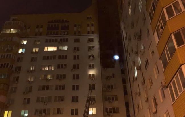 В Киеве произошел масштабный пожар в многоэтажке